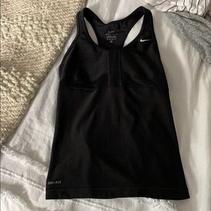 Athletic tank, built in support